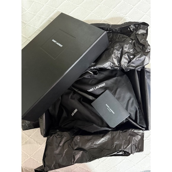 Luxury Saint Laurent Burgundy Patent Pumps - Gold Chain Accent Size 6.5 - Picture 11 of 12